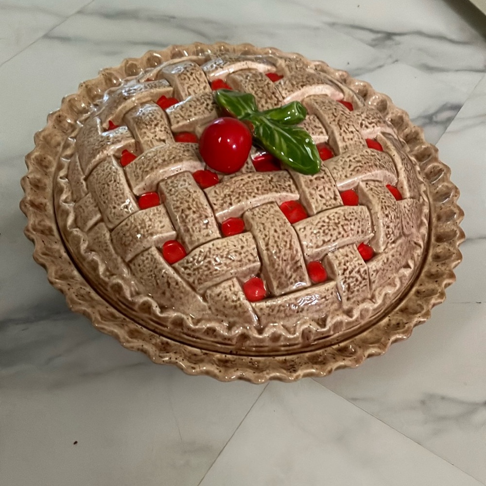 Ceramic Pie Dish with Cherry and Leaf Design